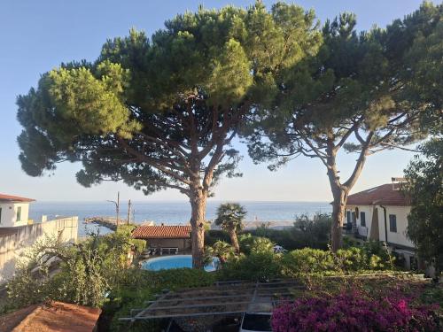 Beach House Sanremo - piscina parcheggio e spiaggia