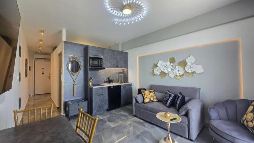 Artisti Elena Thalassa Golden Suites 2
