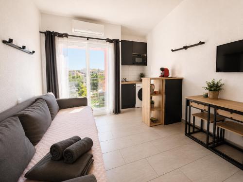 2 couchages vue Port piscine Le Cap d'Agde
