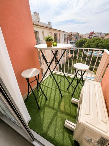 2 couchages vue Port piscine Le Cap d'Agde