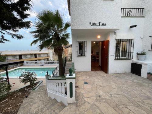Villa con jardin y piscina privada zona Burriana