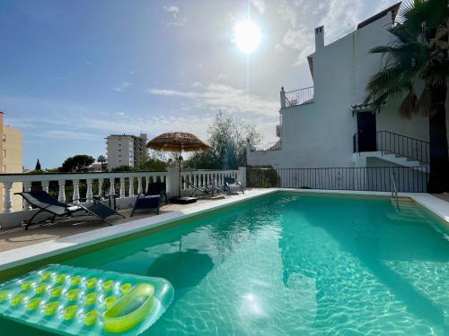 Villa con jardin y piscina privada zona Burriana