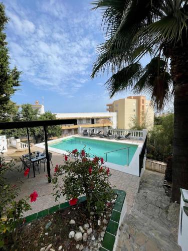 Villa con jardin y piscina privada zona Burriana