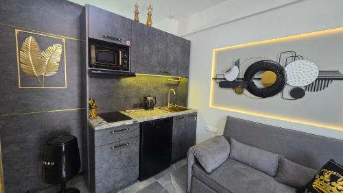 Artisti Elena Thalassa Golden Suites 4