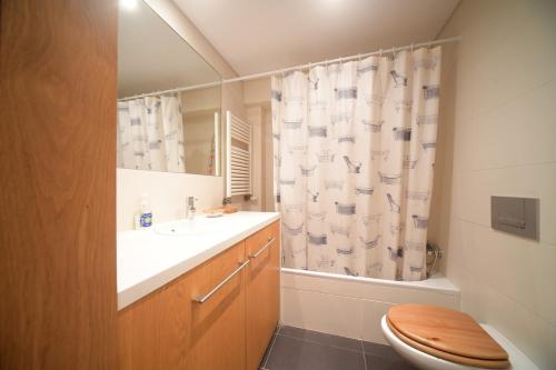 Spacious Lisbon Villa - Free Parking - Near Metro
