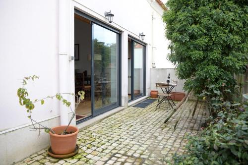 Spacious Lisbon Villa - Free Parking - Near Metro