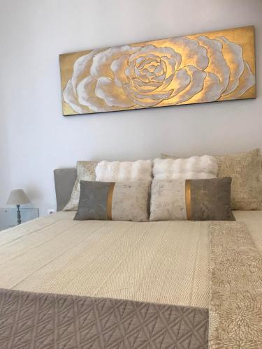 Archon Jacuzzi Luxury Apartment - 3 BDR, Stylish Jacuzzi, Chic and Relaxing, 13 km from Airport
