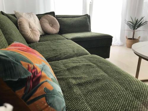 Archon Jacuzzi Luxury Apartment - 3 BDR, Stylish Jacuzzi, Chic and Relaxing, 13 km from Airport