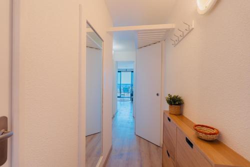 Stunning Sea View Apartment - Pool, Beach & AC