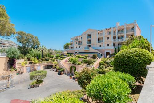 Stunning Sea View Apartment - Pool, Beach & AC