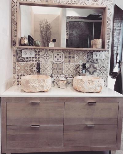 a bathroom counter with a sink and a mirror at Villa Champlan in Champlan