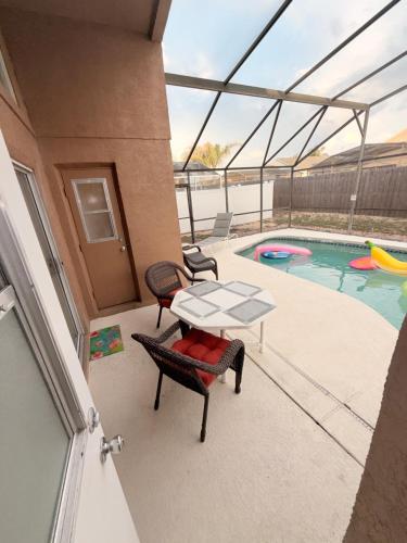 Home from Home Family Retreat Private Pool Minutes from Disney photo 14