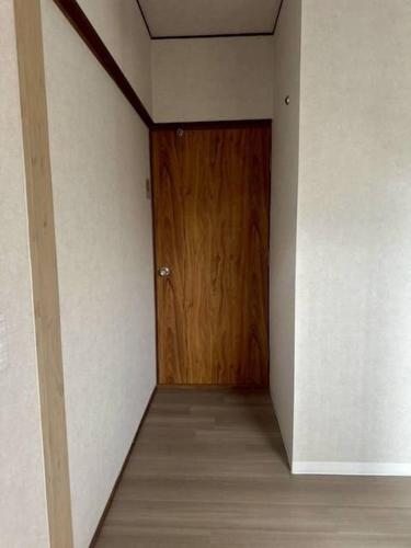a hallway with a wooden door in a room at Folk-ish Style 風 in Miyazu