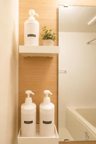 天下茶屋徒歩圏内 花園町駅徒歩3分 難波 梅田に直通 トイレと浴室付き まるまる貸切 部屋35平方 北102室