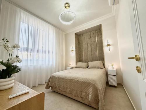 Apartment with Garden Near Beach and Tram
