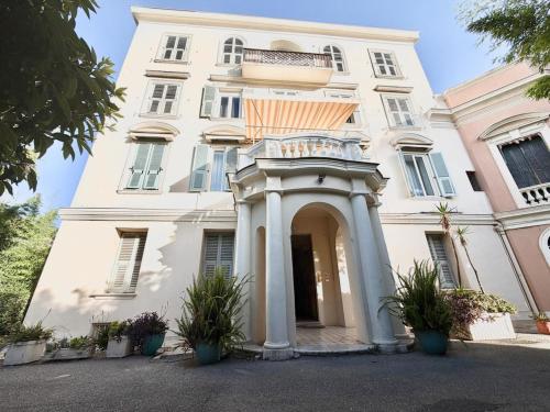 Bright Apartment with Garden Near Beach