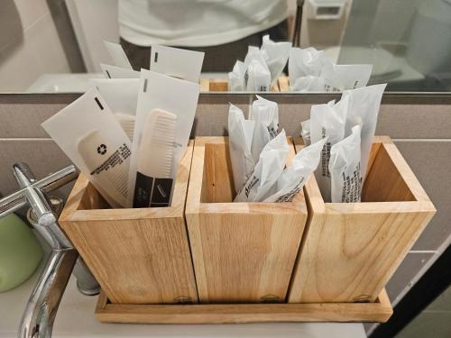 a wooden container filled with toothbrushes and paper at Balina-Blume in Kathu