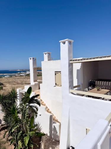 Nicolia Stays Sea View, Jacuzzi, Walk to Centre