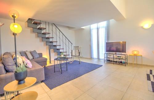 ALC - BOR383 - 12 min Palais And Beaches