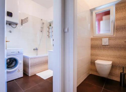 Golden Bridge Apartment with private parking