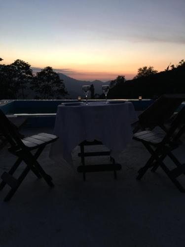 Vue générale sur la montagne ou vue sur la montagne depuis la ferme