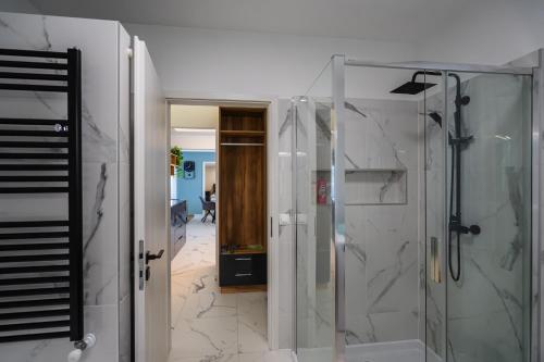 a bathroom with a shower and a walk in shower at Sunshine Homes Zamárdi in Zamárdi