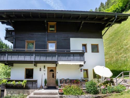 Chalet in Tirol by Zillertal Ski Slopes