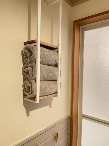 a towel rack in a bathroom with towels at Villa Mon Petit Nid Komoro in Komoro