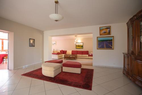 a living room with a couch and a table at Le Refuge aux Portes du Vercors in Jaillans