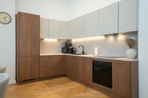 Modern 2-bedroom Flat - Prime Landstrasse Location