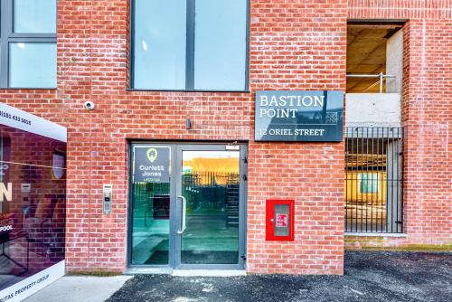 Luxury City Retreat - sleeps 6 with Games, Netflix & Record Player photo 7
