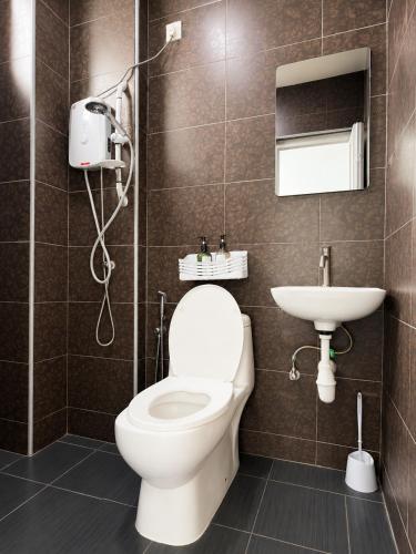 a bathroom with a toilet and a sink at Casa Le Dream (03) in Kuah