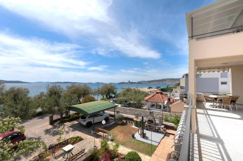 Apartments Ivan by the sea