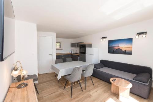 Apartments Ivan by the sea