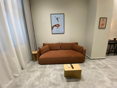 Tipsy Apt 12