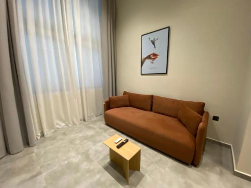 Tipsy Apt 12