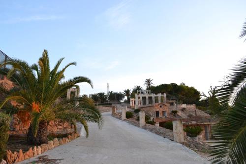 a street with a palm tree and a building at Agriturismo La Maddalena in Acate