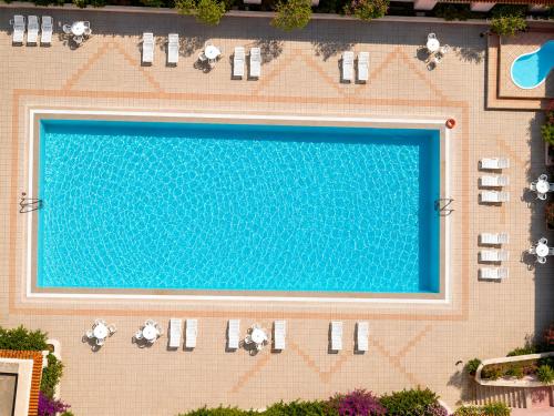 B&W Sea View Two Bedroom Apartment with Pool Near the Beach
