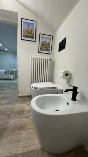a bathroom with a white sink and a toilet at Casa Nika in Parma