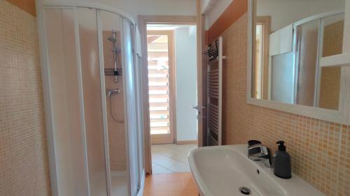 a bathroom with a sink and a shower at Chalet al Lac - Cuori - Swimming Pool Como Lake View in Consiglio di Rumo