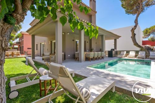 ViVi Homes - Villa Sandline - Private Pool - Garden