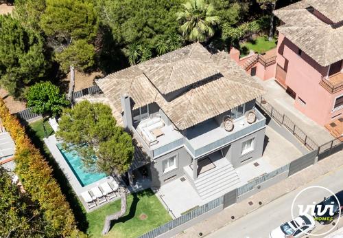 ViVi Homes - Villa Sandline - Private Pool - Garden