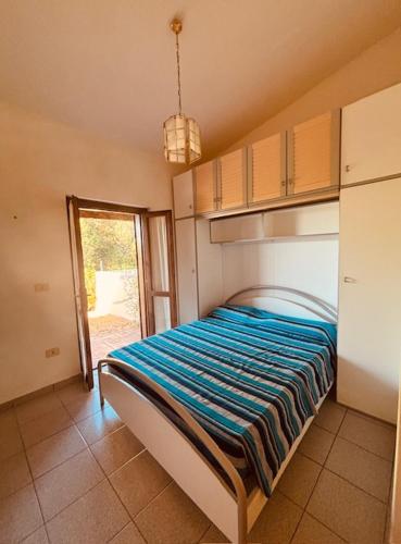 a bedroom with a large bed in a room at Villetta Rose in Rena Majore
