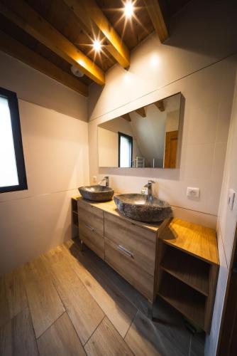 two sinks in a bathroom with a mirror at Châlet Haut de Gamme Pyrenees in Guchan