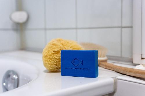 a blue box sitting on top of a sink at Hotel Alte Fischereischule in Eckernförde
