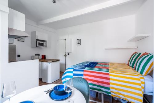 New Paris Studio Rue Roger #2 - all bills included - direct train from CDG airport