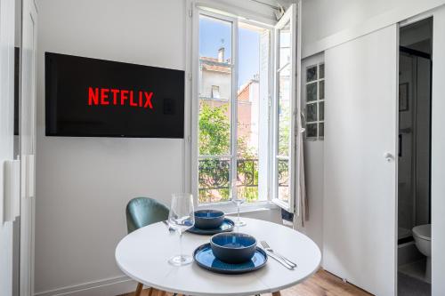 New Paris Studio Rue Roger #2 - all bills included - direct train from CDG airport