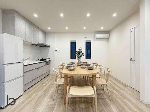b hotel EIGHT VILLA KAMINOBORI - Free Parking New Entire 3BR House in Quiet Area