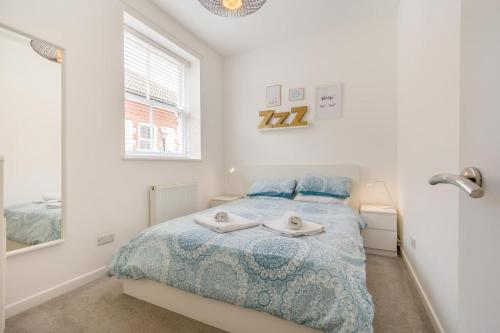 a bedroom with a bed with two towels on it at 1 Bed in Cromer oc-1844 in Cromer