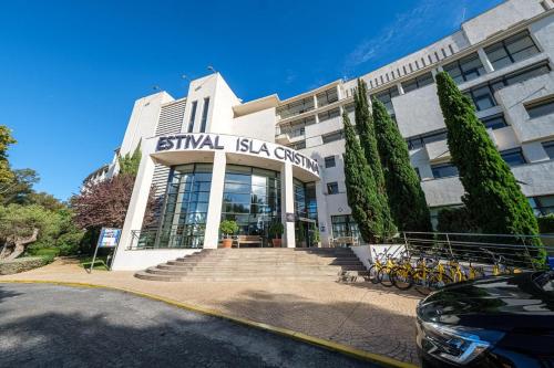 a building with bikes parked in front of it at Estival Isla Cristina in Isla Cristina